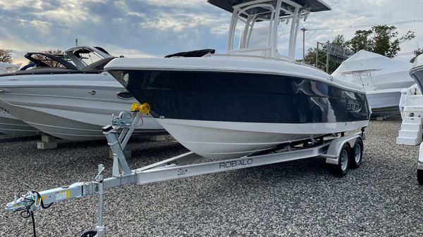 Robalo R222 Explorer