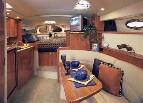 Cruisers Yachts 320 Express image