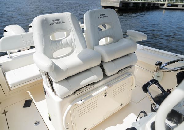 Cobia 262 Center Console image