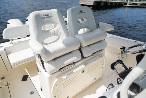 Cobia 262 Center Console image