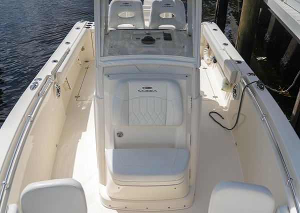 Cobia 262 Center Console image