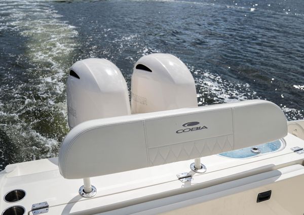 Cobia 262 Center Console image