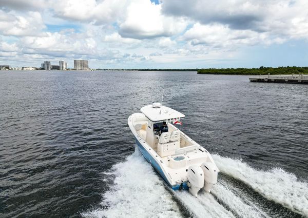 Cobia 262 Center Console image