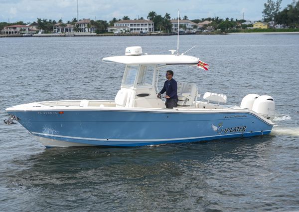 Cobia 262 Center Console image