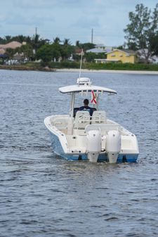 Cobia 262 Center Console image