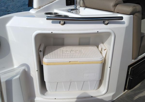 Regal 28 Express image
