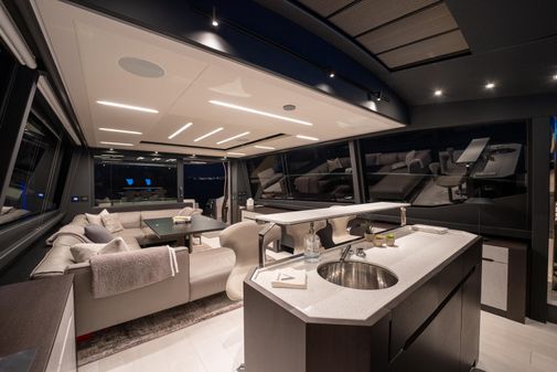 Pershing 8X image