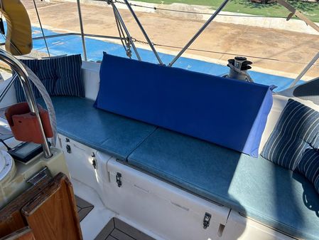 Moody Eclipse 43 Deck Saloon image