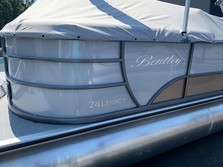 Bentley-pontoons LEGACY-243-NAVIGATOR- image