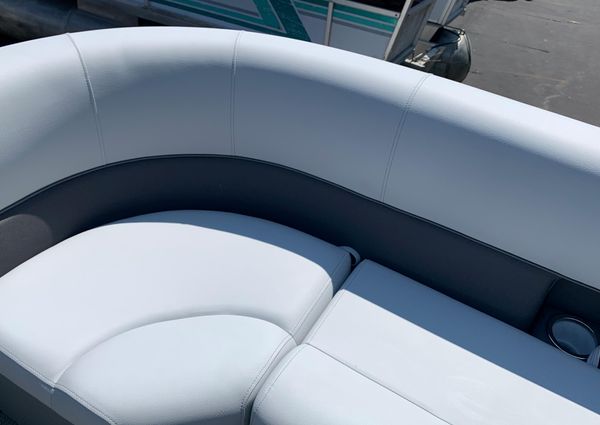 Bentley-pontoons LEGACY-243-NAVIGATOR- image