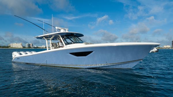 Pursuit S 428 Sport
