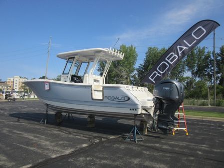 Robalo R270 image