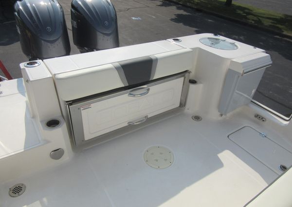 Robalo R270 image