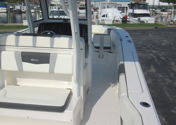 Robalo R270 image