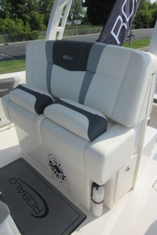 Robalo R270 image