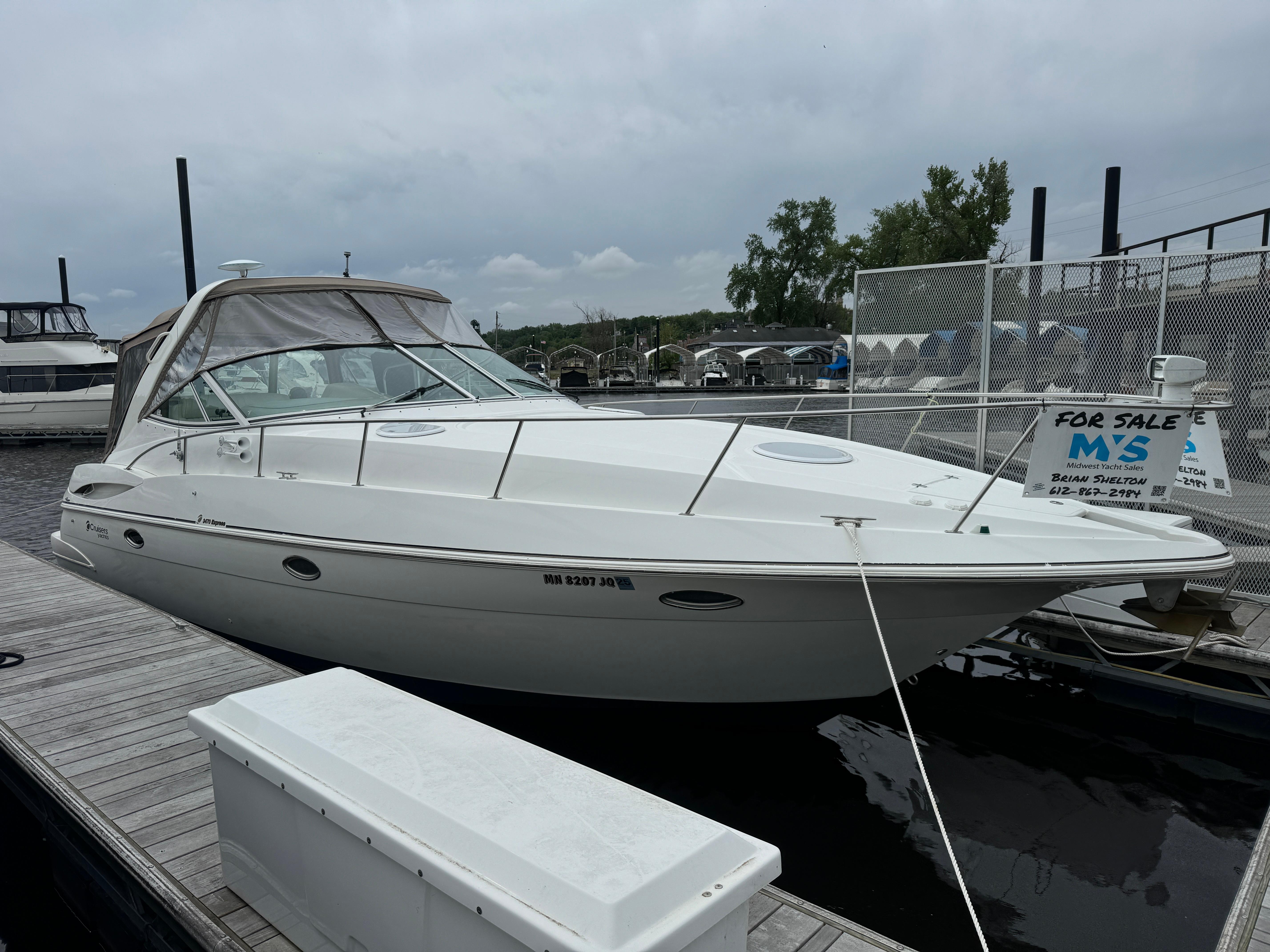 2001 Cruisers Yachts 3470 Express Stillwater, Minnesota