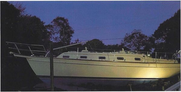 Island Packet 350 image