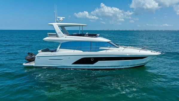 Prestige 590 flybridge image