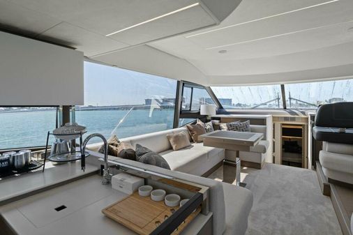 Prestige 590 flybridge image