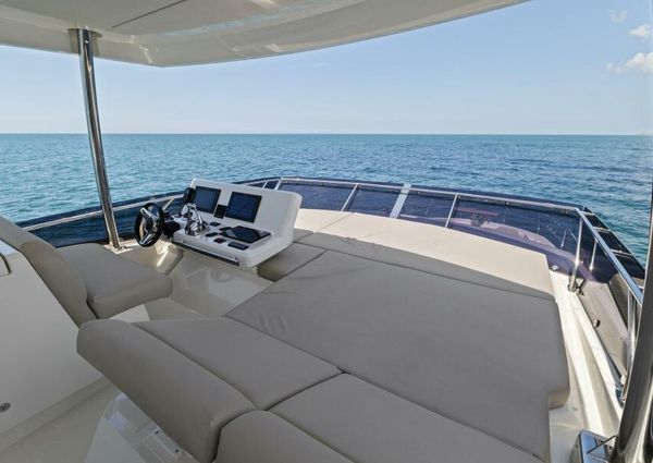 Prestige 590 flybridge image