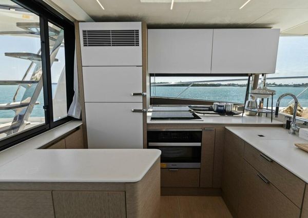 Prestige 590 flybridge image