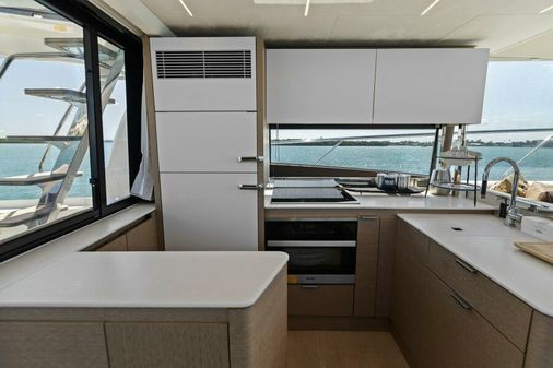 Prestige 590 flybridge image