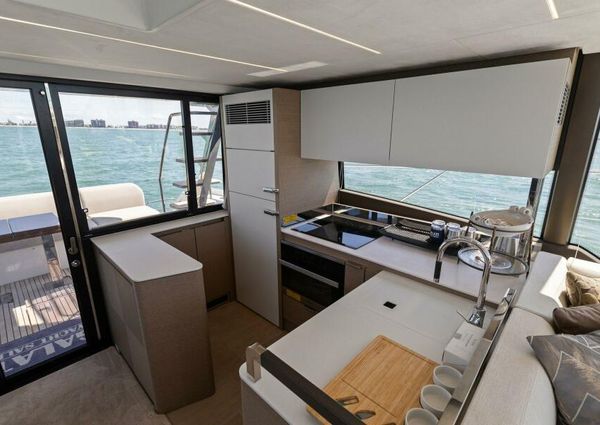 Prestige 590 flybridge image