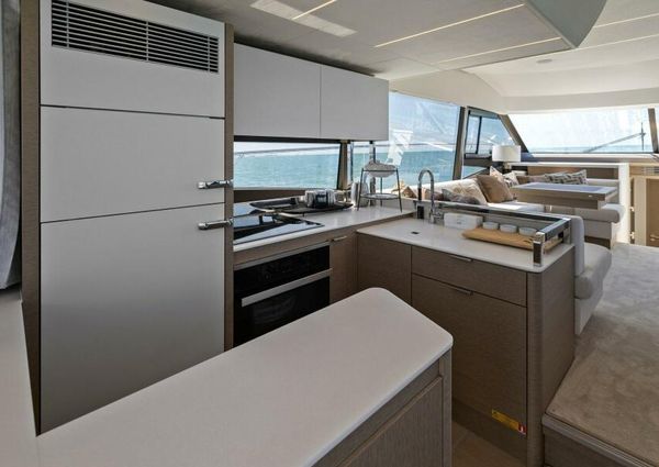 Prestige 590 flybridge image