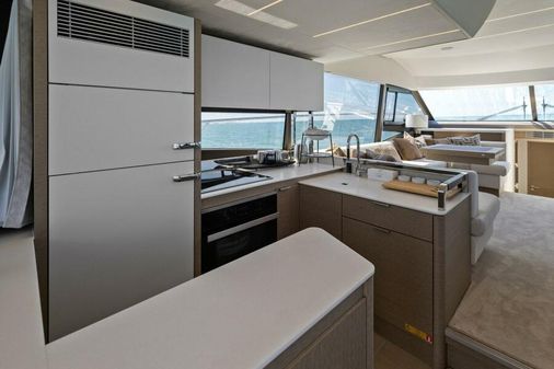 Prestige 590 flybridge image