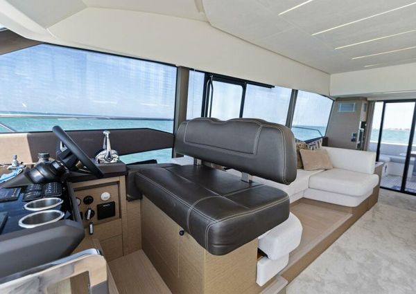 Prestige 590 flybridge image