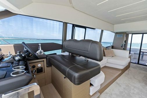 Prestige 590 flybridge image