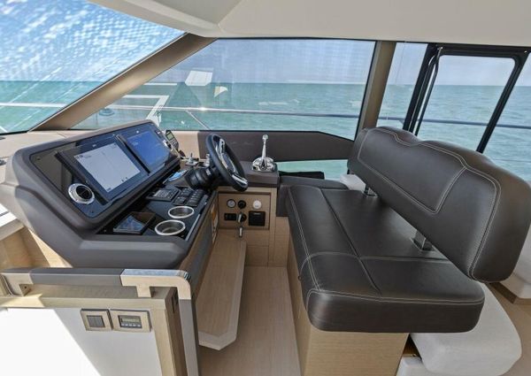 Prestige 590 flybridge image