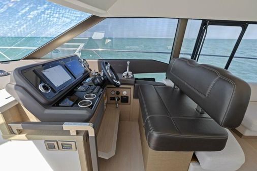 Prestige 590 flybridge image