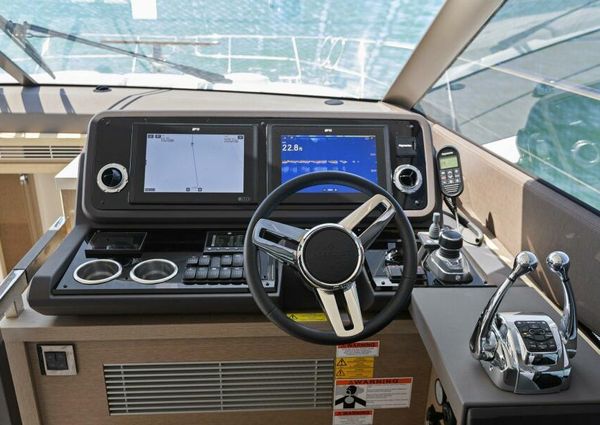 Prestige 590 flybridge image