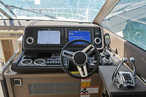 Prestige 590 flybridge image