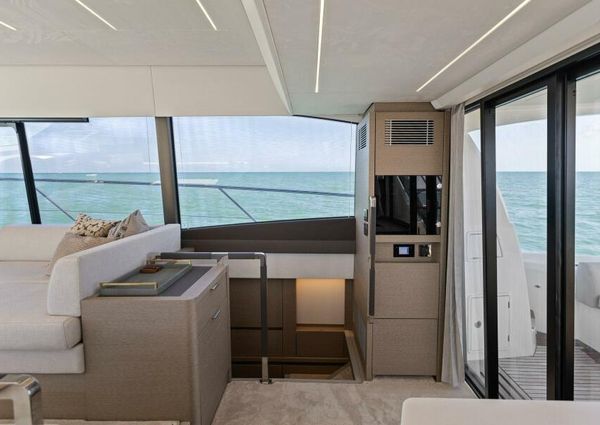 Prestige 590 flybridge image