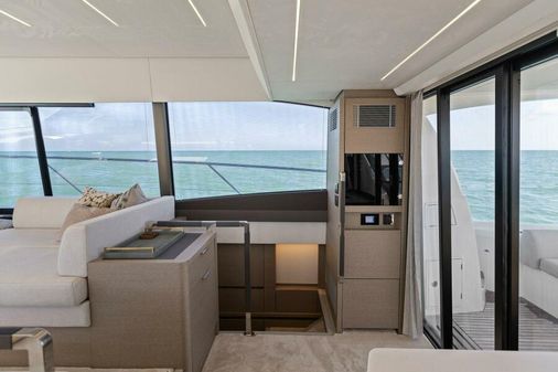 Prestige 590 flybridge image