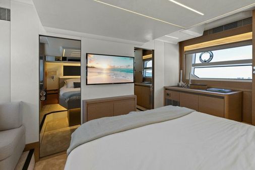 Prestige 590 flybridge image