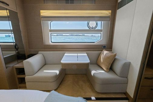 Prestige 590 flybridge image