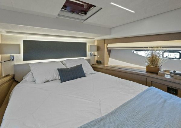 Prestige 590 flybridge image