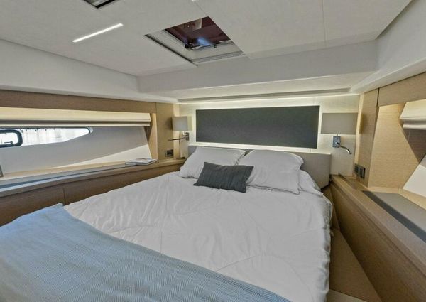 Prestige 590 flybridge image