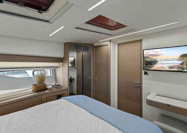 Prestige 590 flybridge image