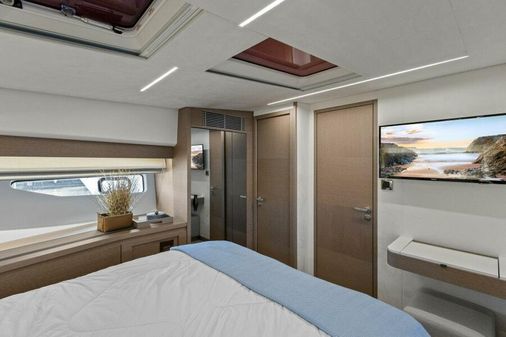 Prestige 590 flybridge image