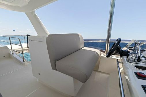 Prestige 590 flybridge image