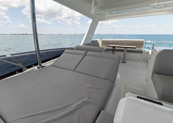 Prestige 590 flybridge image