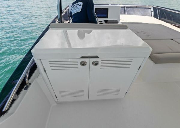 Prestige 590 flybridge image