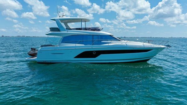 Prestige 590 flybridge image