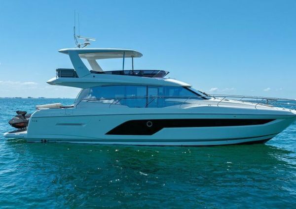 Prestige 590 flybridge image