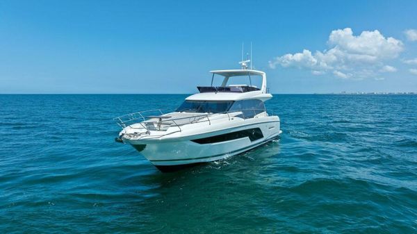 Prestige 590 flybridge image