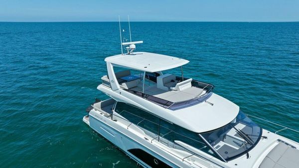 Prestige 590 flybridge image